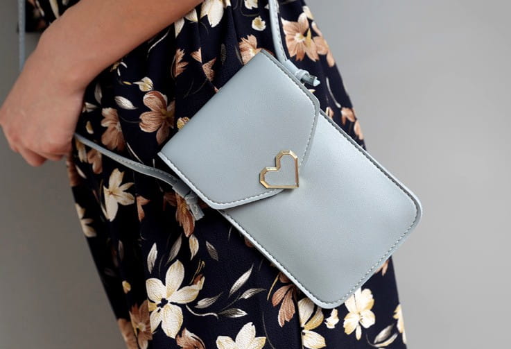 Elegantní dámská kabelka přes rameno na mobilní telefon